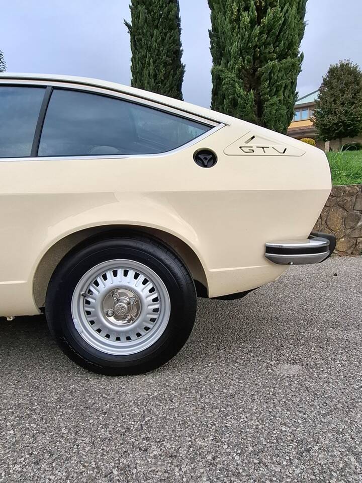 Image 7/13 of Alfa Romeo GTV 2.0 (1981)