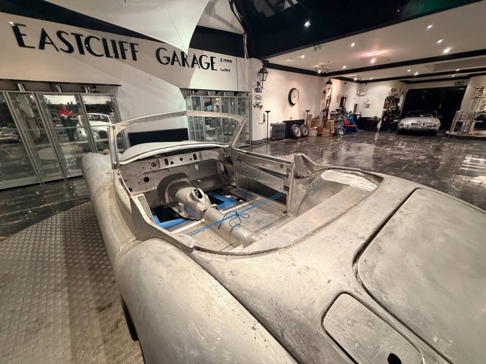 Immagine 16/39 di Jaguar XK 140 DHC (1955)