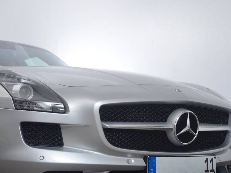 Imagen 7/24 de Mercedes-Benz SLS AMG (2011)