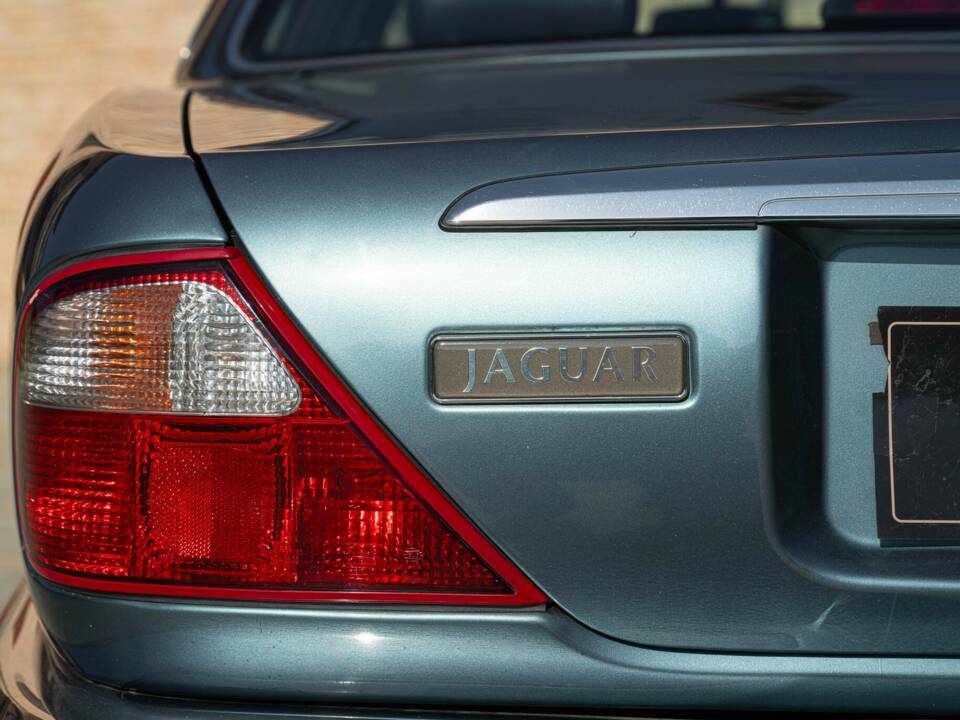 Bild 26/50 von Jaguar XJ 8 Executive (1997)