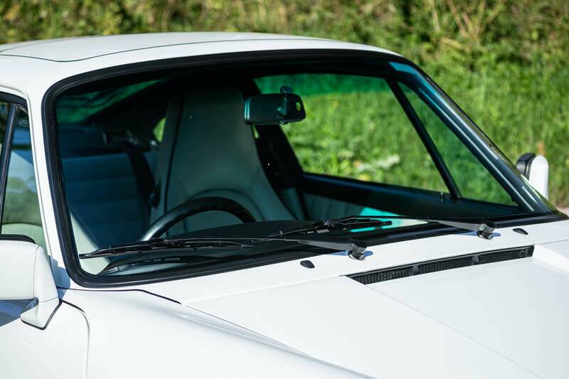 Image 11/38 of Porsche 911 Carrera 4 (1990)