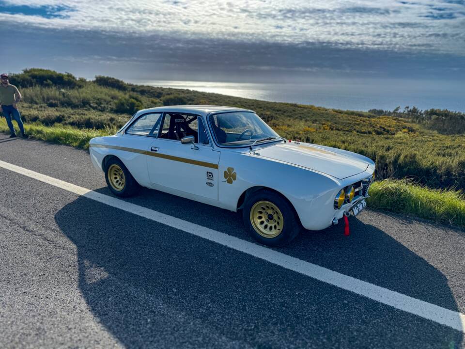 Image 33/99 of Alfa Romeo Giulia 1750 GT Am (1971)