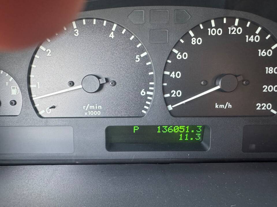 Bild 15/28 von Land Rover Range Rover 4.6 HSE (1998)