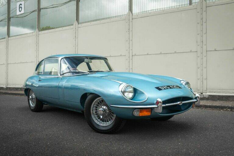 Image 2/40 de Jaguar E-Type (2+2) (1969)