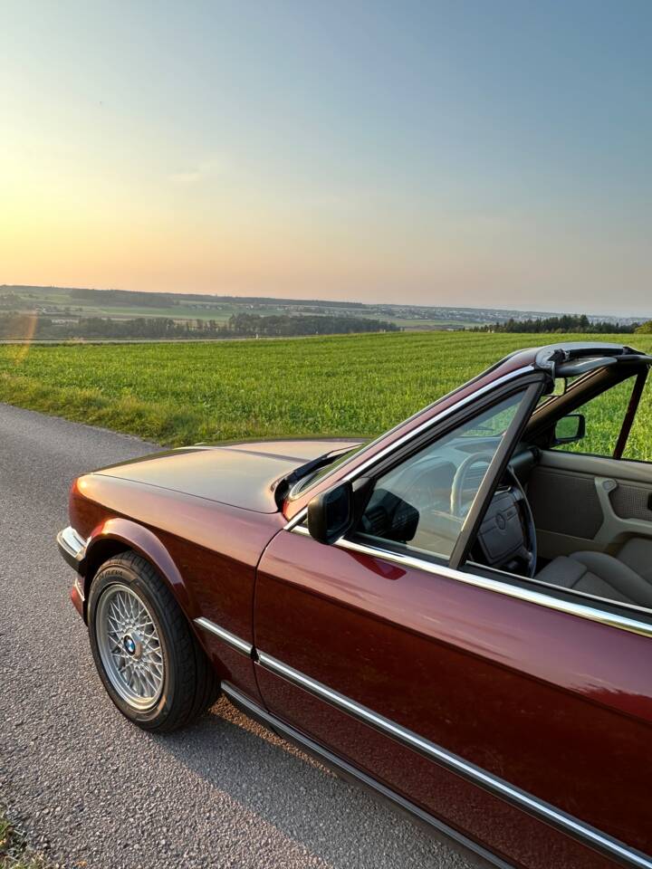 Bild 12/15 von BMW 325i (1987)