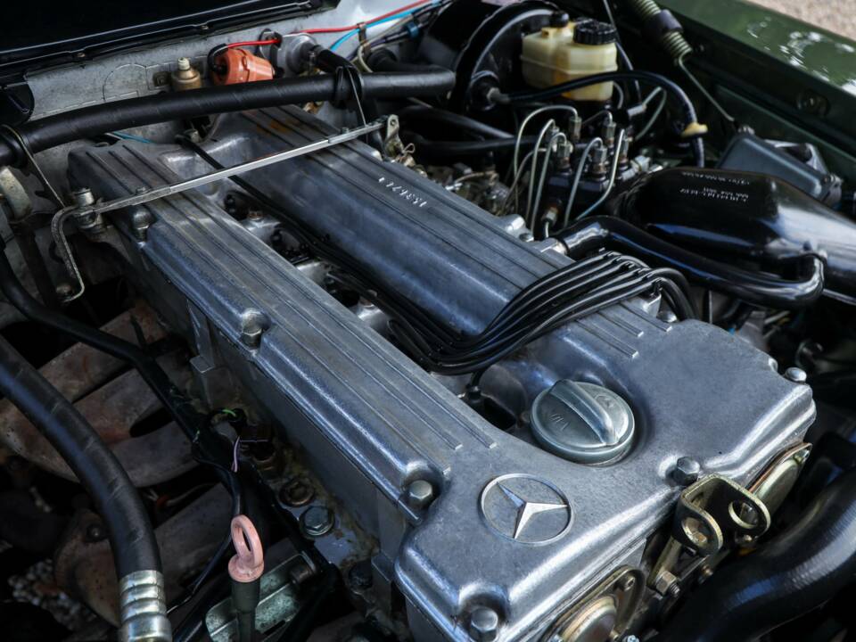 Image 43/50 de Mercedes-Benz 280 SLC (1976)