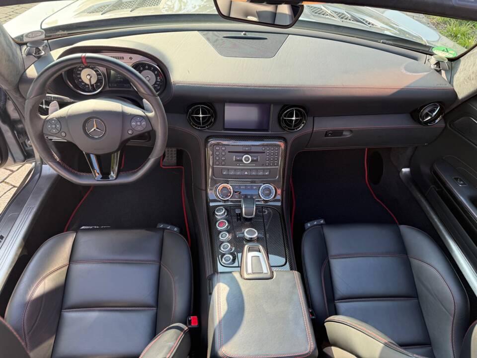 Image 21/40 of Mercedes-Benz SLS AMG GT Roadster (2013)
