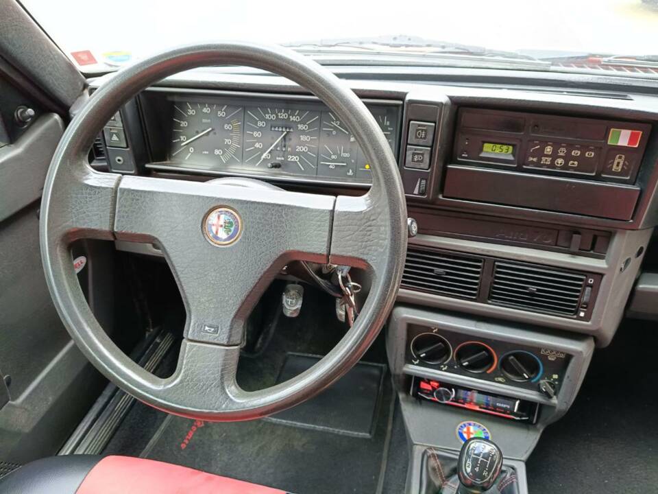 Image 29/42 of Alfa Romeo 75 1.8 (1991)