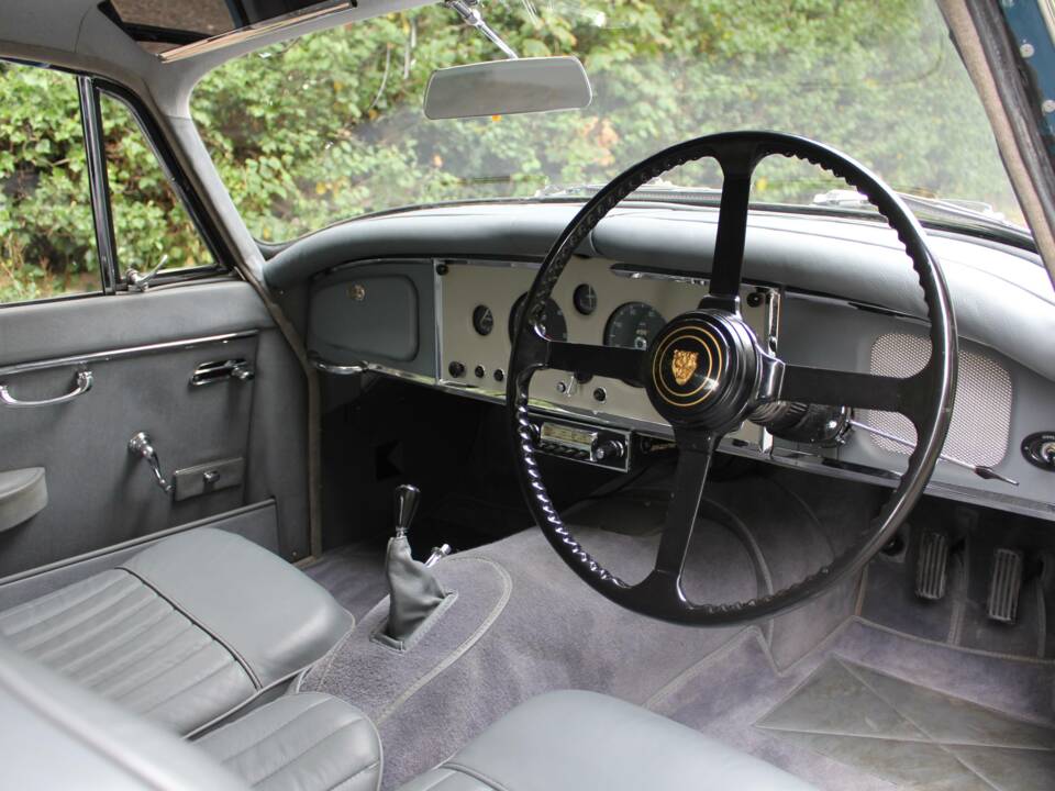 Image 8/16 of Jaguar XK 150 FHC (1958)