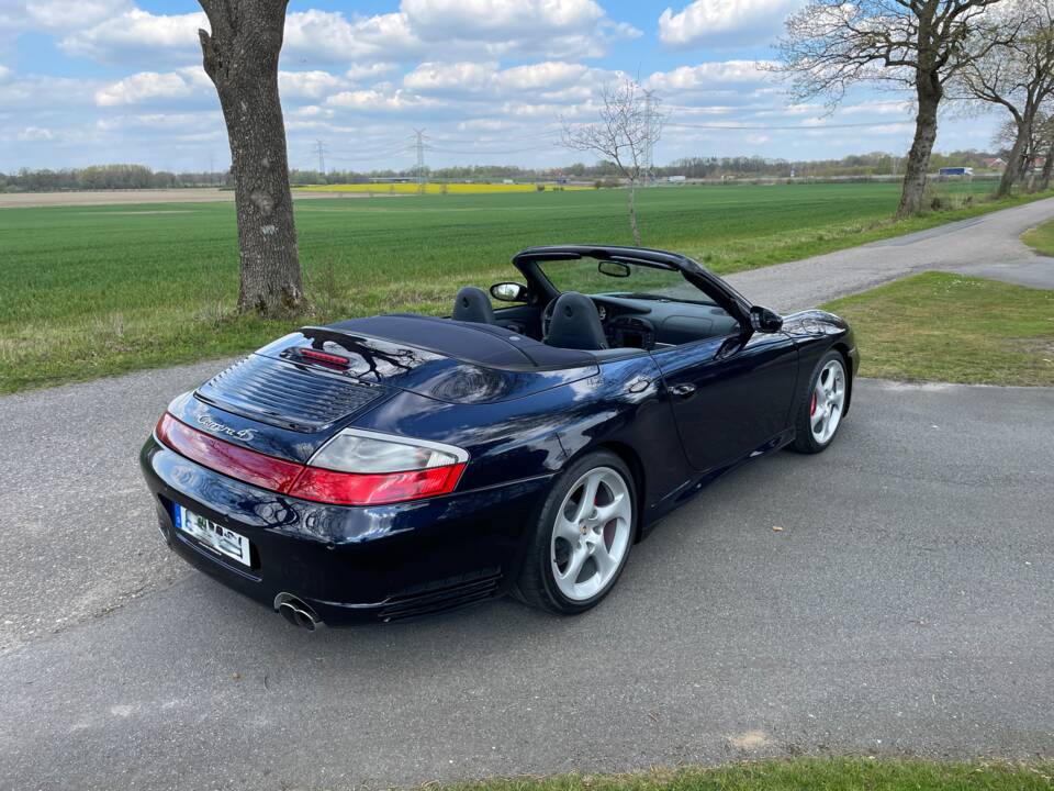 Image 1/17 of Porsche 911 Carrera 4S (2004)