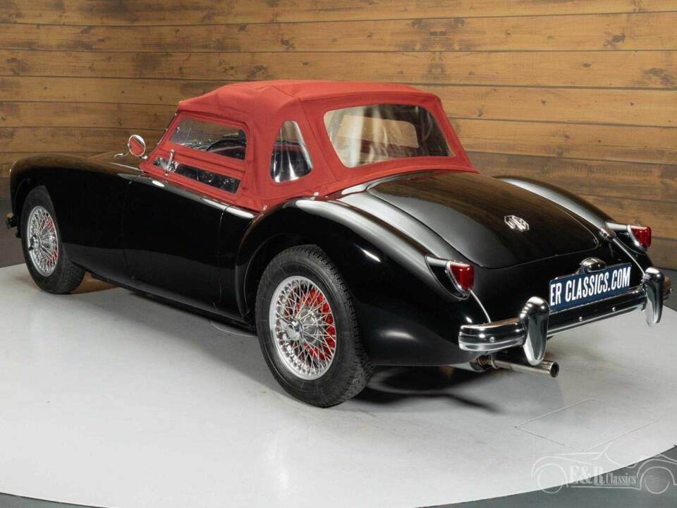 Image 11/19 of MG MGA 1500 (1955)