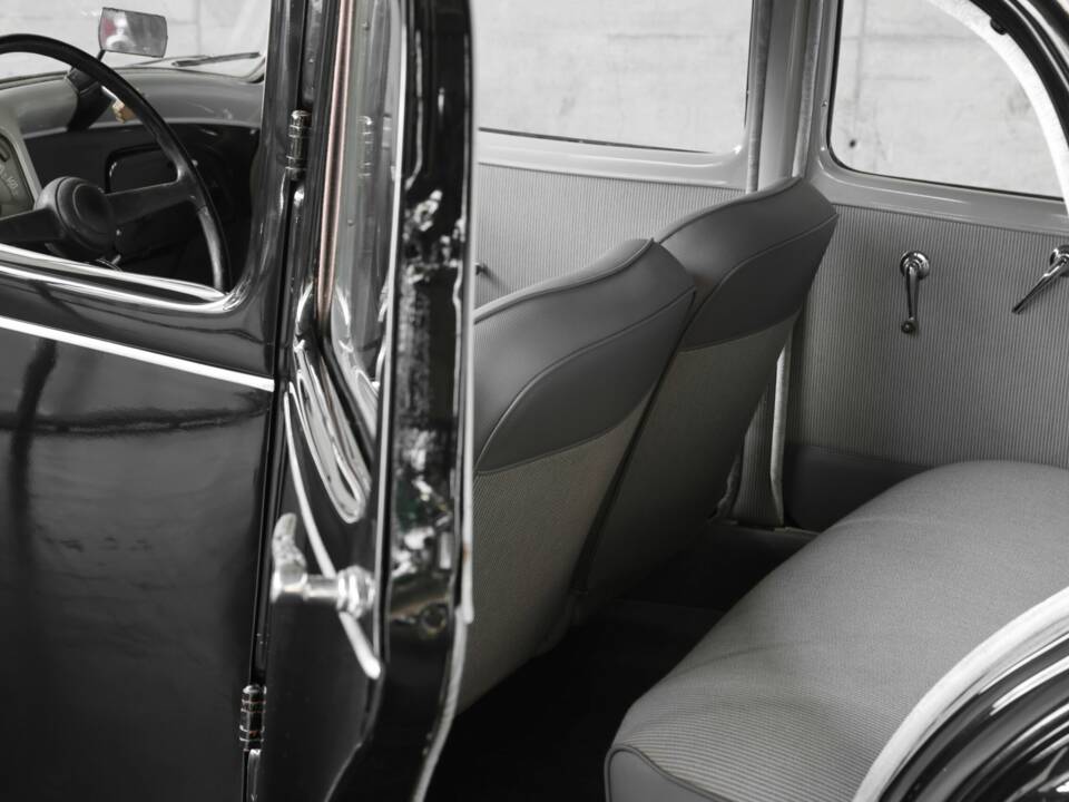 Image 28/50 of Citroën Traction Avant 11 BL (1953)