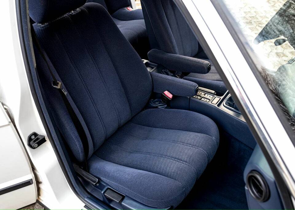 Afbeelding 8/8 van BMW 525i (1993)