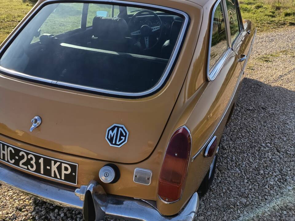 Image 6/8 of MG MGB GT (1971)