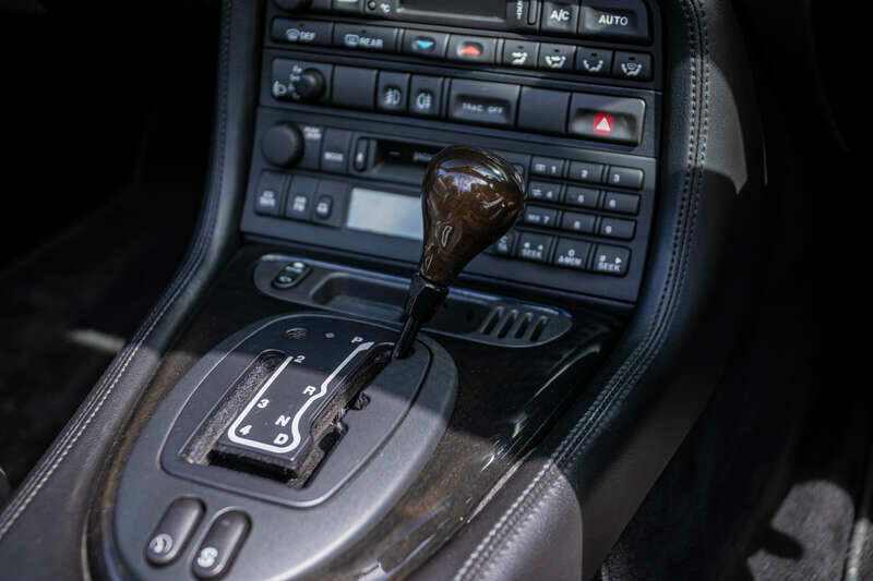 Image 29/33 of Jaguar XK8 4.0 (1999)