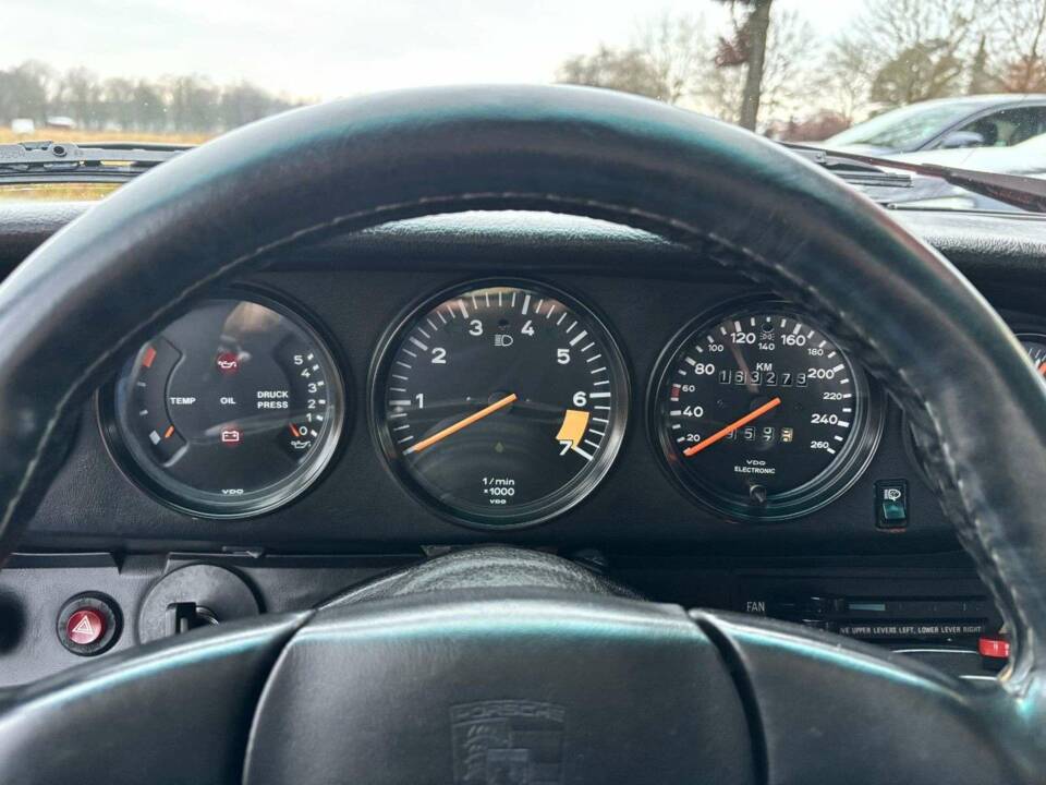 Image 15/20 de Porsche 911 Carrera 3.2 (1985)