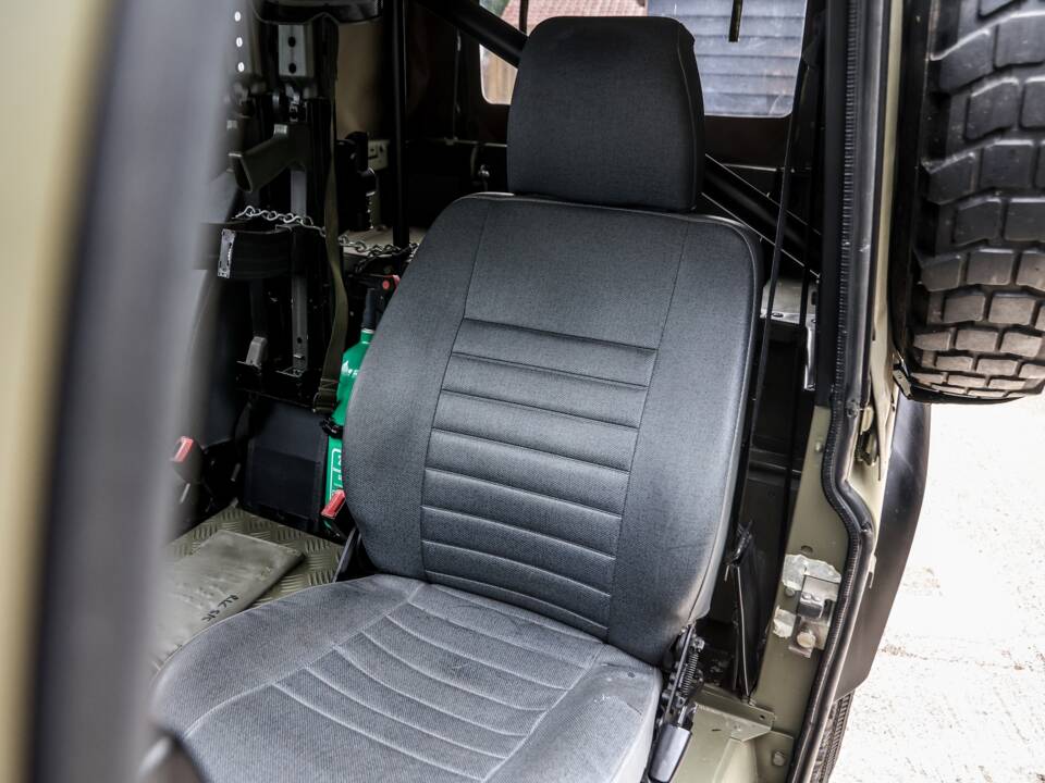 Bild 32/41 von Land Rover Defender 90 Td5 (1998)
