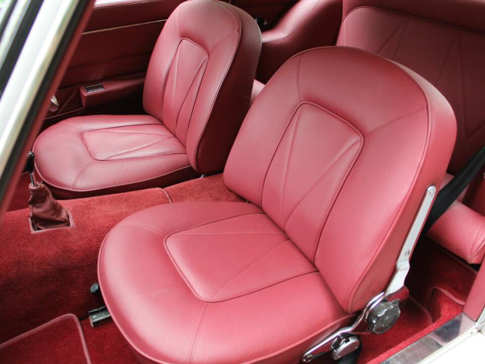 Imagen 13/18 de Aston Martin DB 6 (1966)