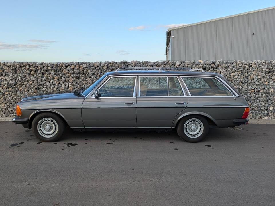 Image 4/17 of Mercedes-Benz 280 TE (1984)