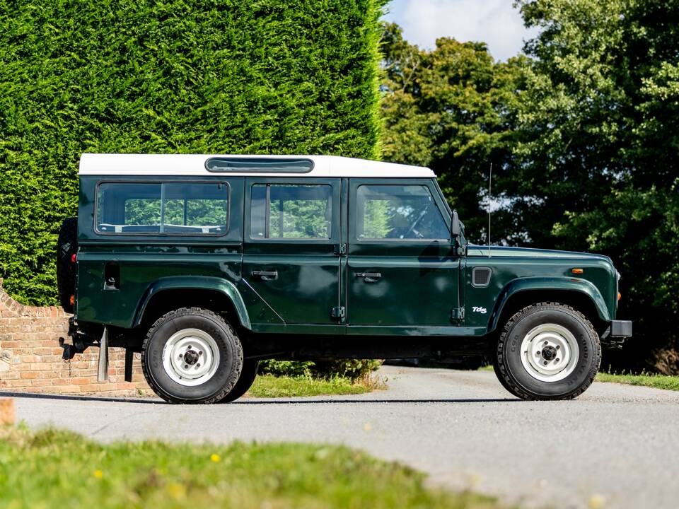 Immagine 2/42 di Land Rover Defender 110 Td5 (2000)