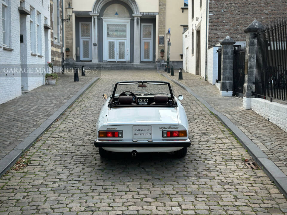 Imagen 9/98 de Alfa Romeo 2000 Spider Veloce (1981)