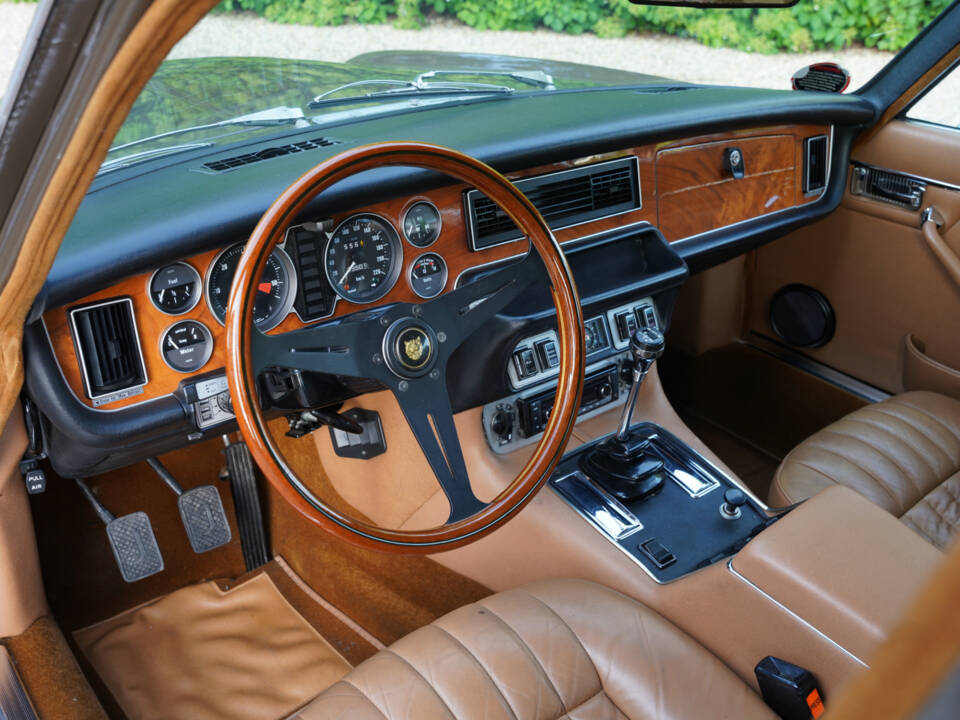Bild 3/50 von Jaguar XJ 6 L 4.2 (1975)