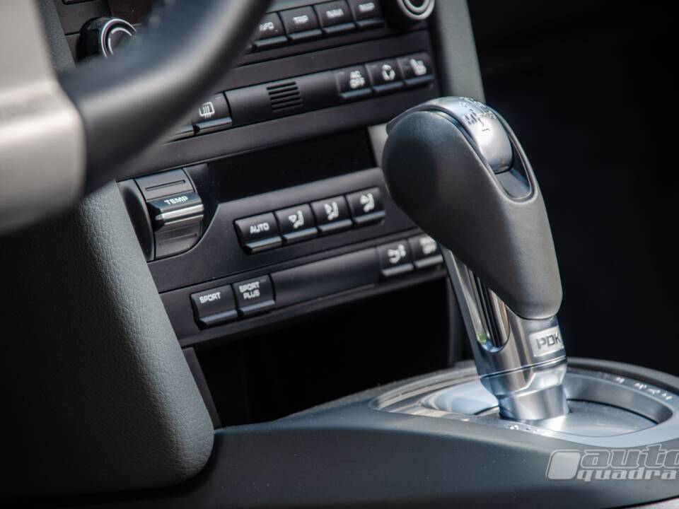 Image 13/15 of Porsche 911 Carrera (2008)