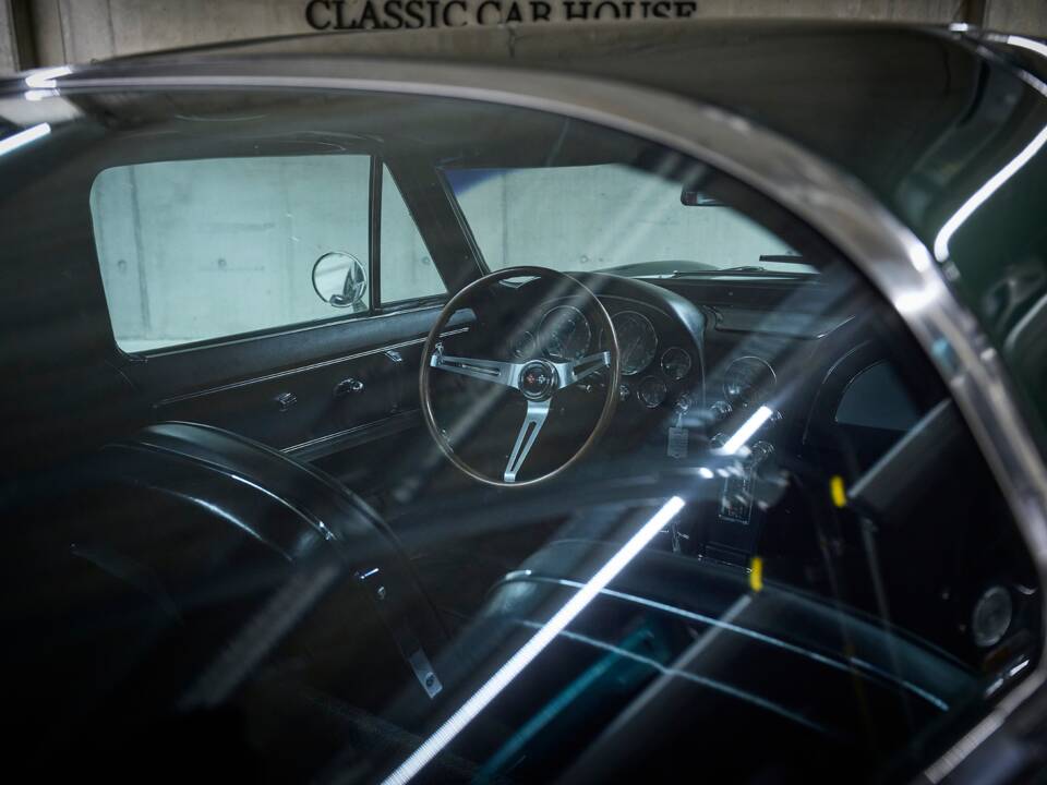 Image 32/78 of Chevrolet Corvette Stingray 427 (1967)