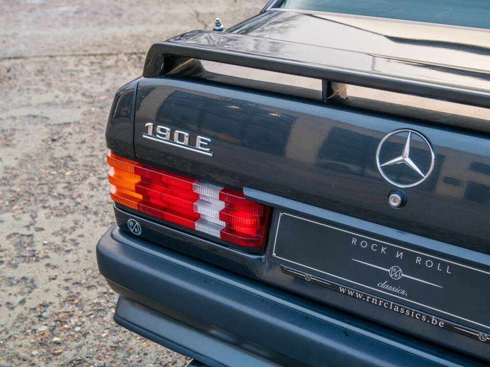 Bild 16/32 von Mercedes-Benz 190 E 2.5-16V (1992)