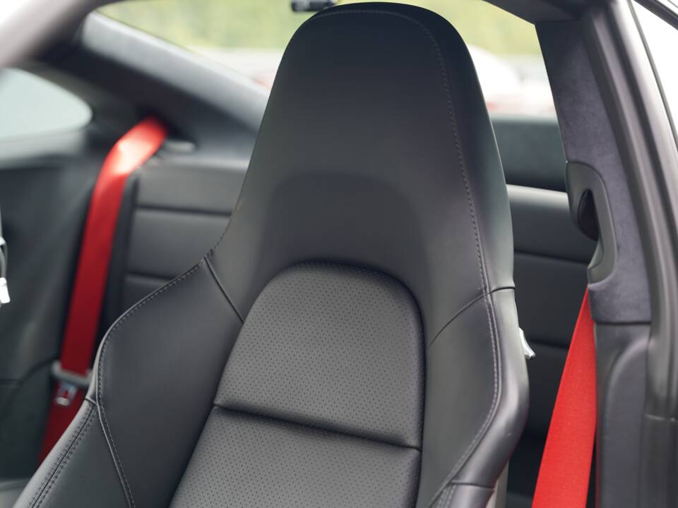 Image 18/50 of Porsche 911 Carrera (2016)