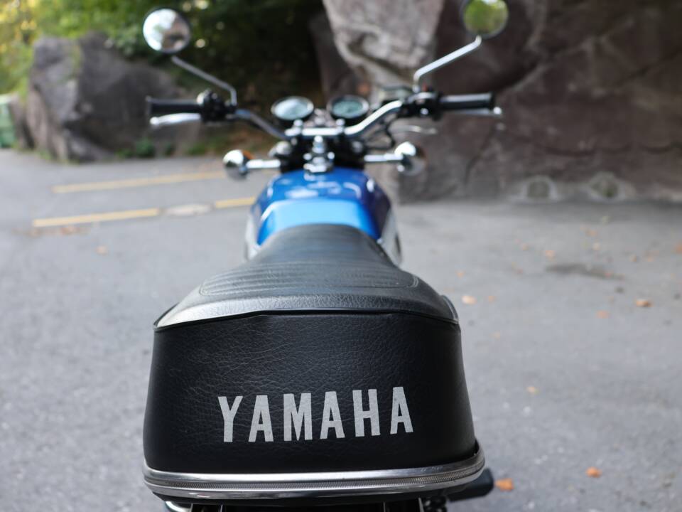 Image 16/33 of Yamaha RD 250 (1976)