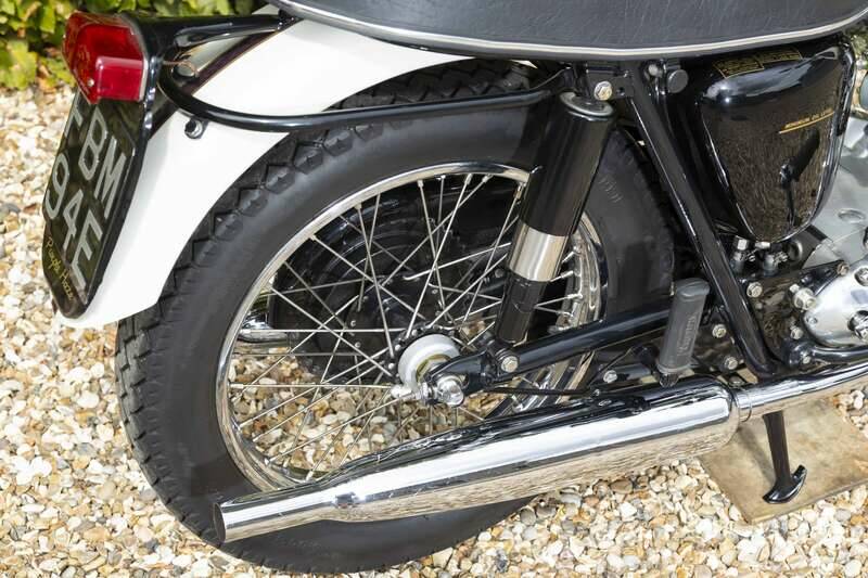 Image 16/45 of Triumph Bonneville T120TT (1967)