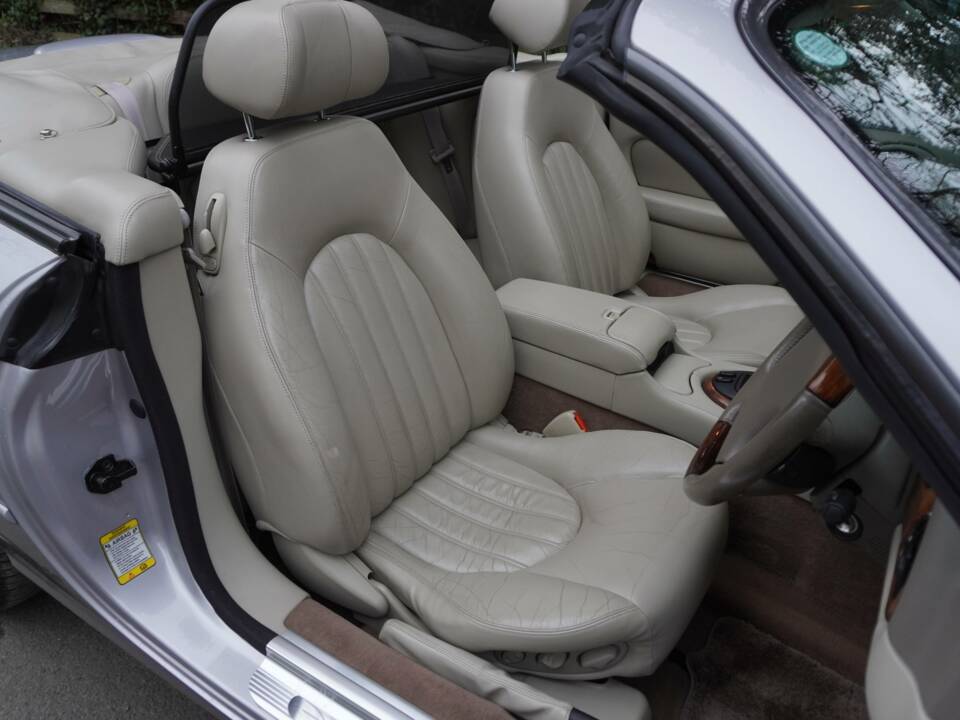 Image 10/19 of Jaguar XK8 4.0 (2001)