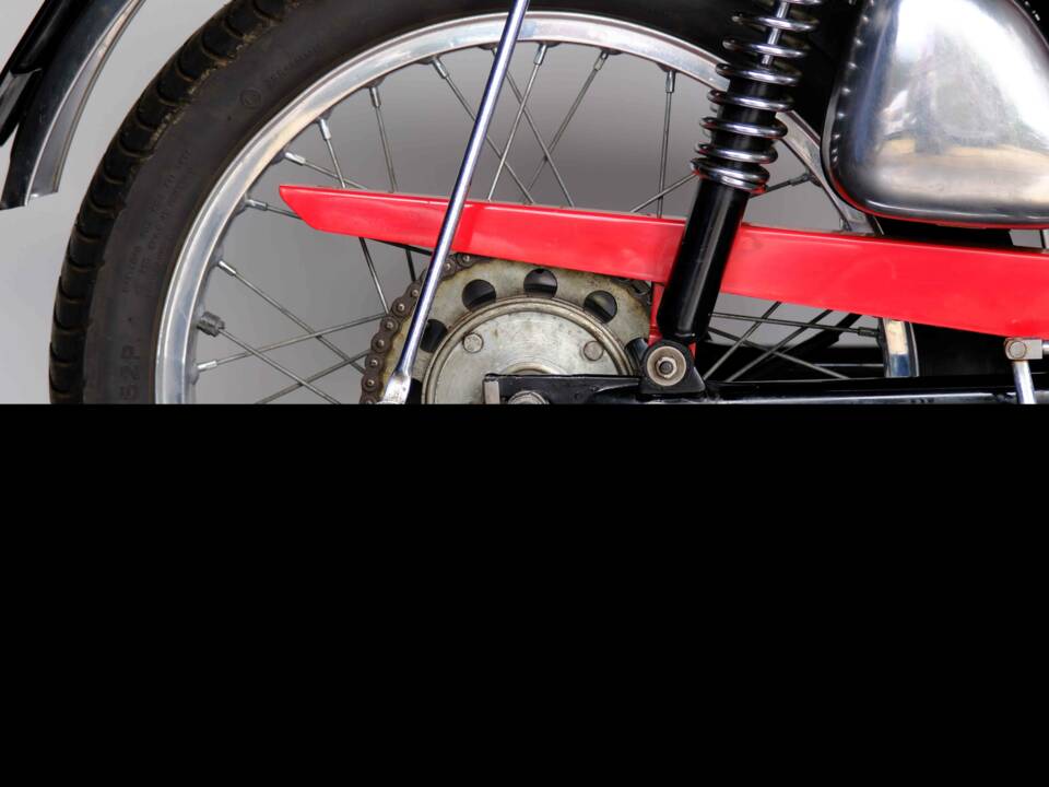 Afbeelding 10/58 van MV Agusta 125 GT (1969)