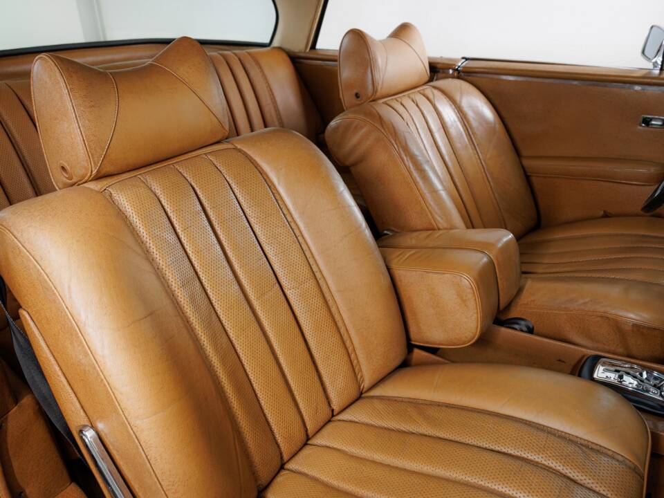 Image 19/32 of Mercedes-Benz 280 SE 3,5 (1971)