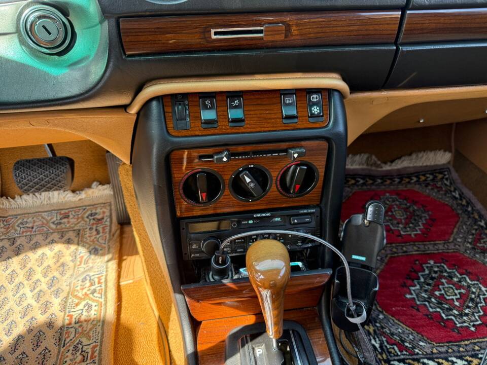 Bild 7/18 von Mercedes-Benz 200 (1983)