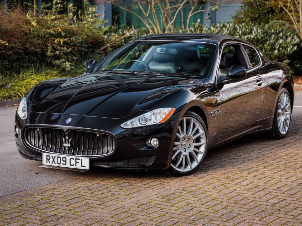 Image 1/8 of Maserati GranTurismo S (2009)