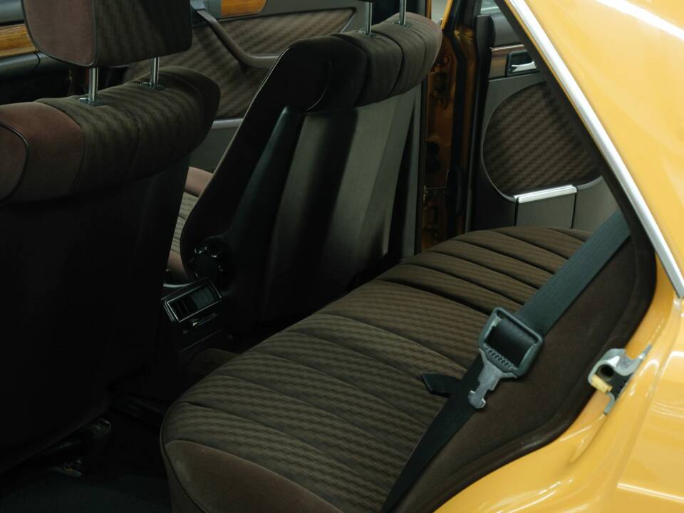 Bild 35/50 von Mercedes-Benz 280 SE (1981)