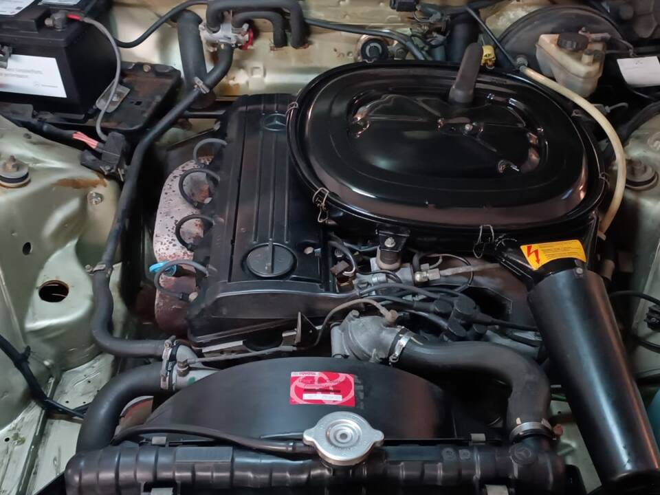 Image 72/73 of Mercedes-Benz 230 E (1985)