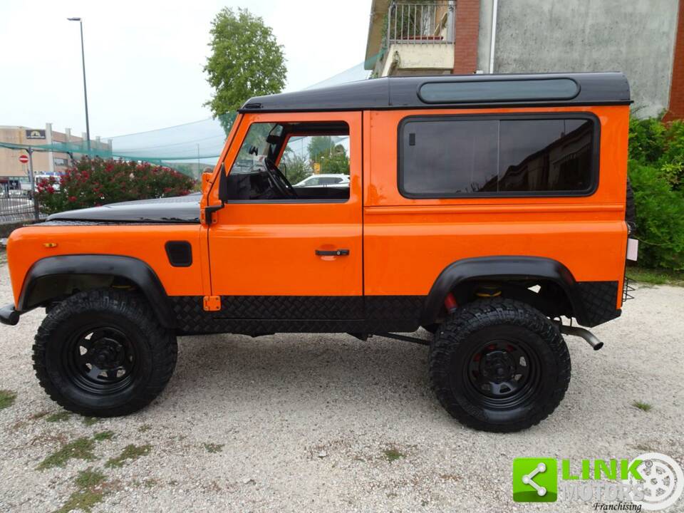 Image 2/38 of Land Rover 90 (1987)