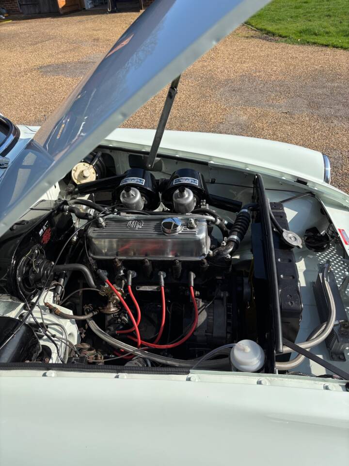 Bild 15/20 von MG MGB GT (1972)