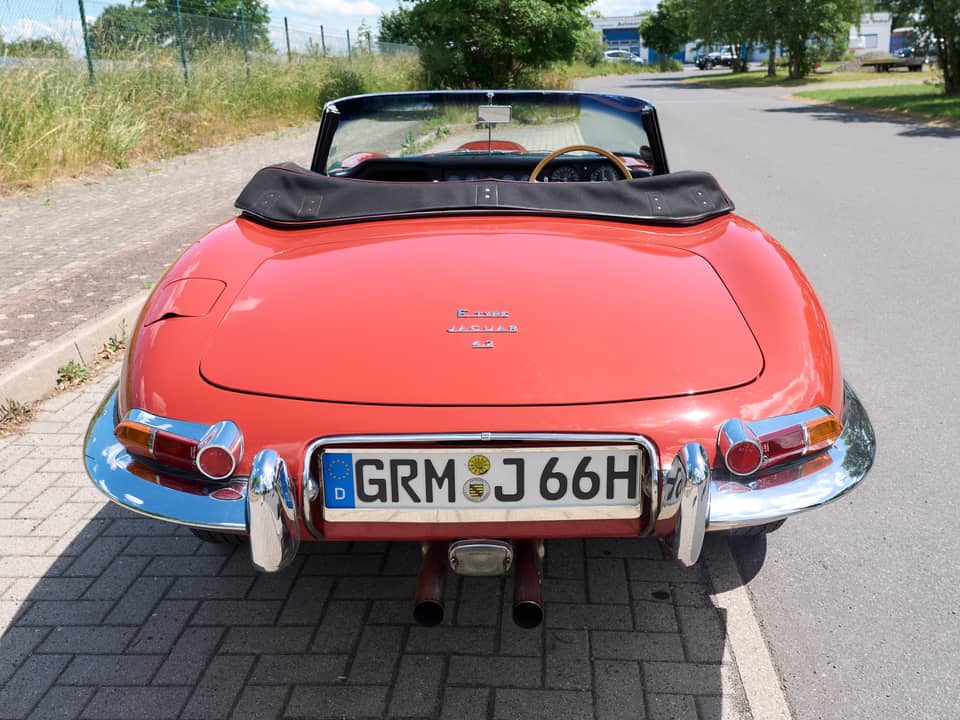Image 45/80 of Jaguar E-Type 4.2 (1966)