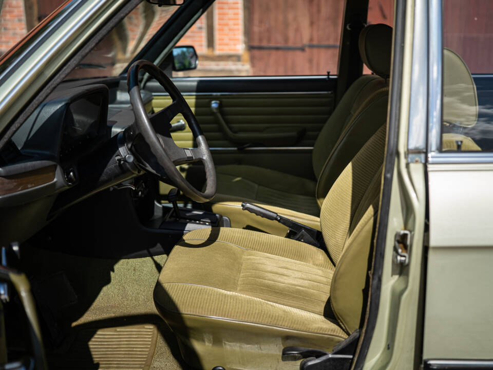Image 23/46 of BMW 525 (1978)