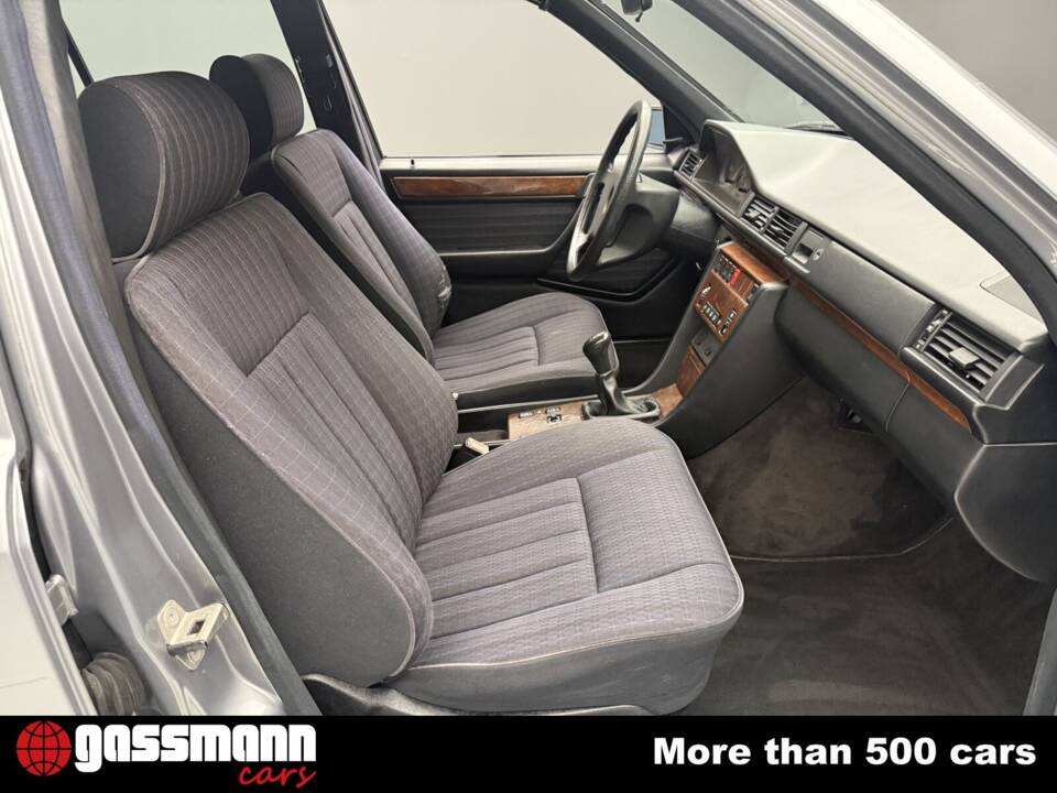 Immagine 12/15 di Mercedes-Benz 200 TE (1992)