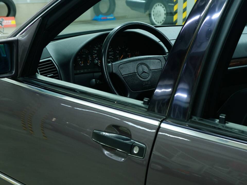 Bild 10/50 von Mercedes-Benz 400 SE (1991)