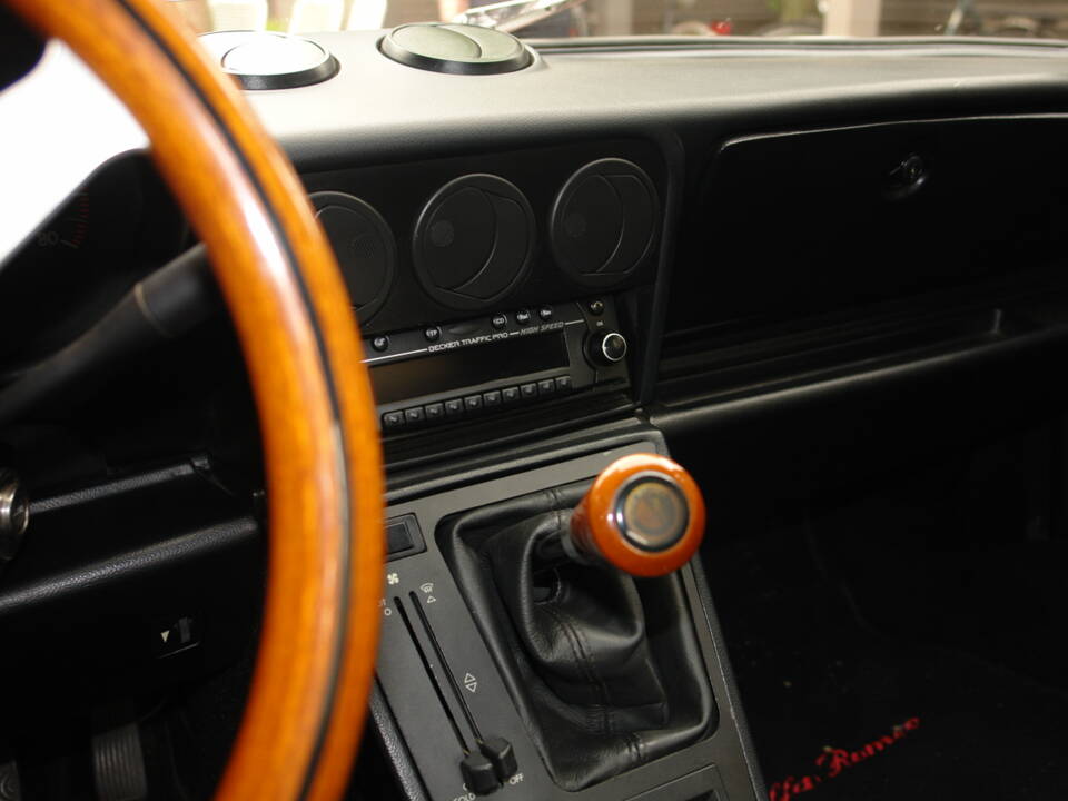 Immagine 13/16 di Alfa Romeo 2.0 Spider (1989)