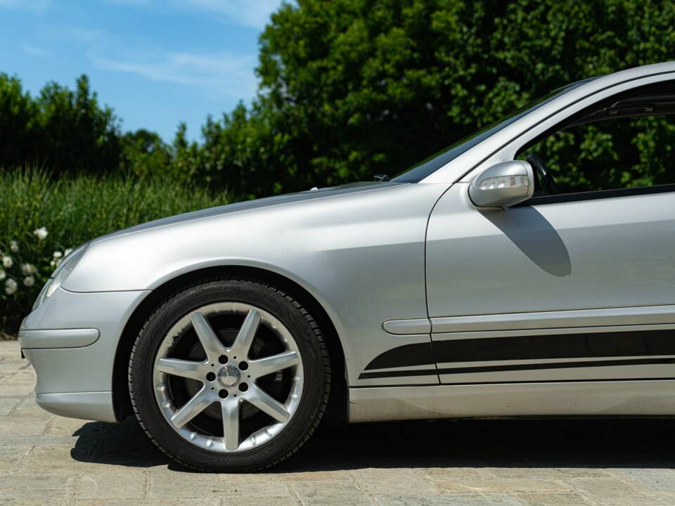 Image 15/50 of Mercedes-Benz C 320 Sportcoupé (2003)
