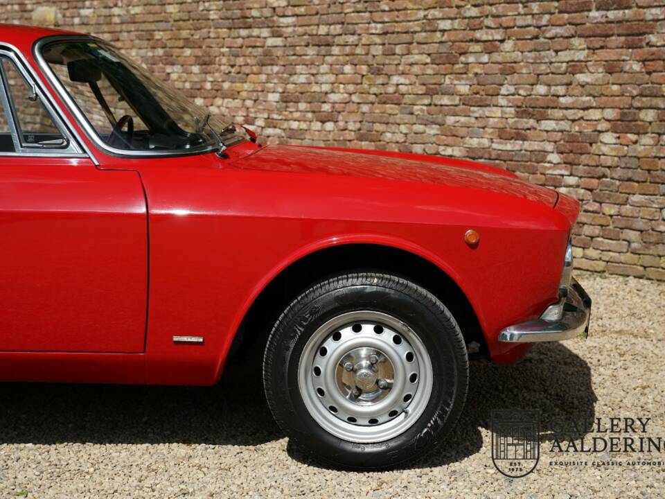 Bild 46/50 von Alfa Romeo Giulia 1300 GT Junior (1975)