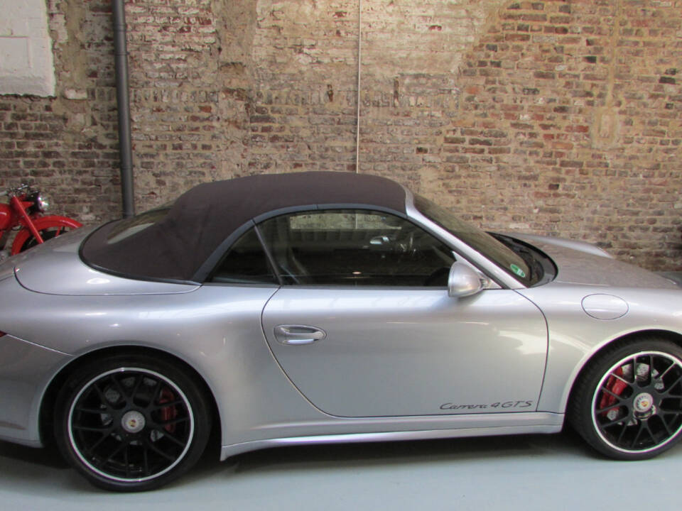 Image 19/21 of Porsche 911 Carrera 4 GTS (2012)