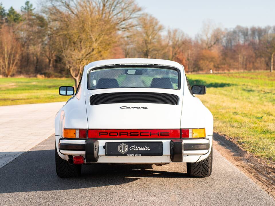 Image 7/36 of Porsche 911 Carrera 3.2 (1984)